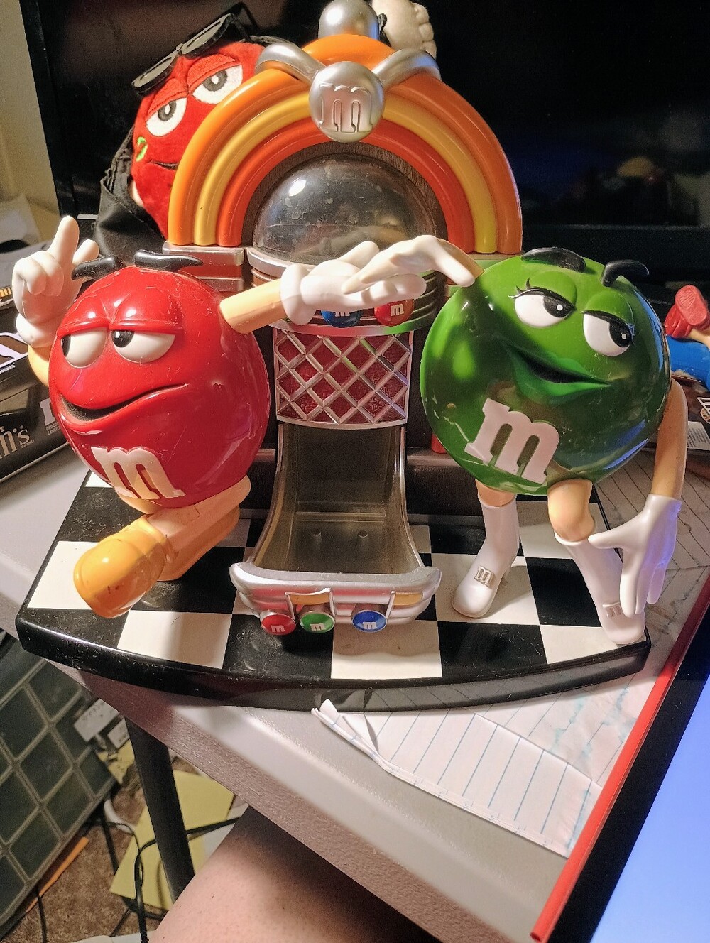 M&M'S Red and Green Retro Jukebox Figure Set